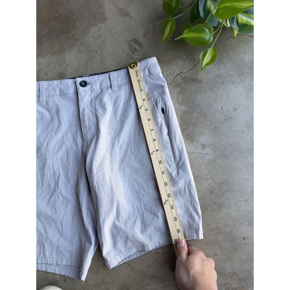 Vuori Meta Shorts Mens 30 Gray Performance Golf Chino Polyester Stretch Casual